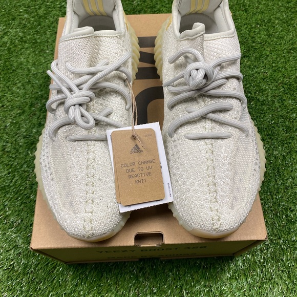 New in box adidas Yeezy 350 v2 light men’s size 8 - Picture 2 of 8